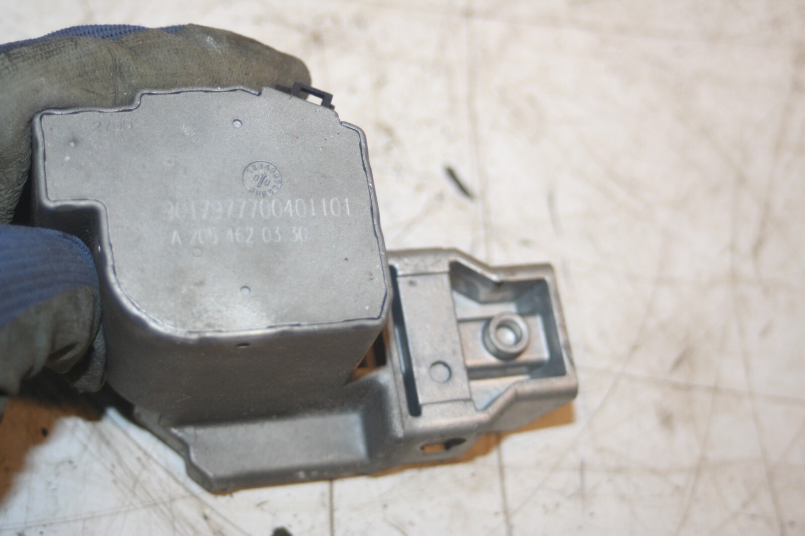 2000 MERCEDES C CLASS W202. A2084620330 IGNITION STEERING LOCK - Image 5
