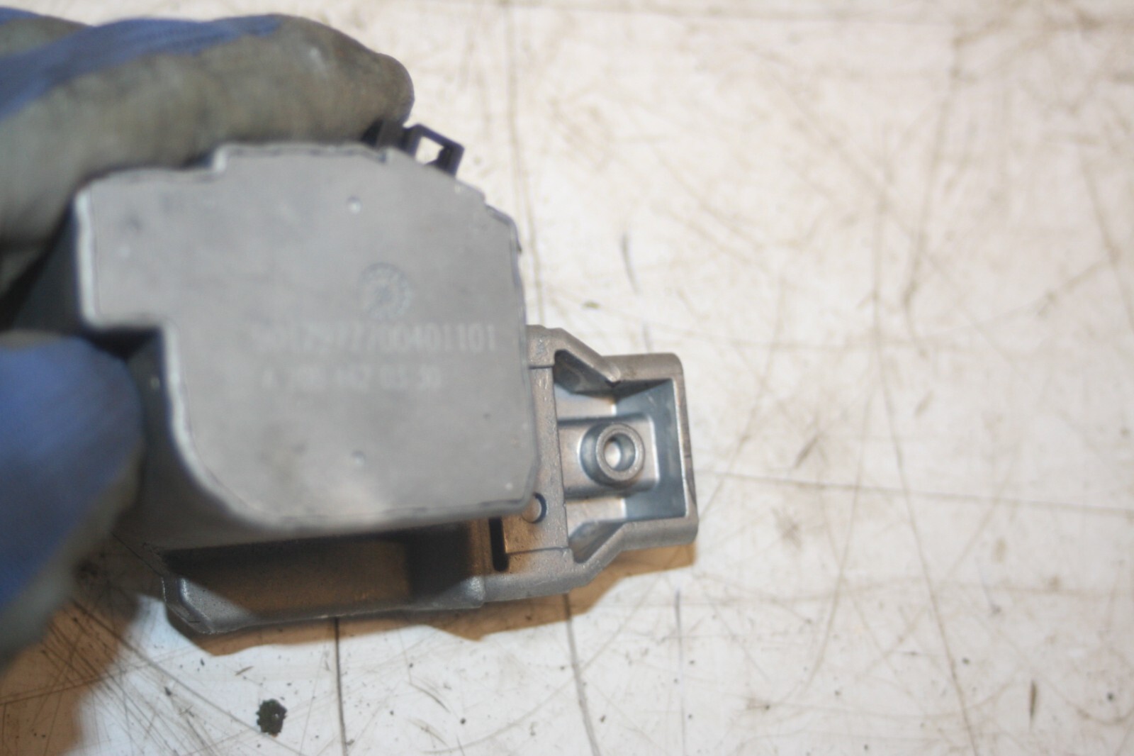 2000 MERCEDES C CLASS W202. A2084620330 IGNITION STEERING LOCK - Image 6
