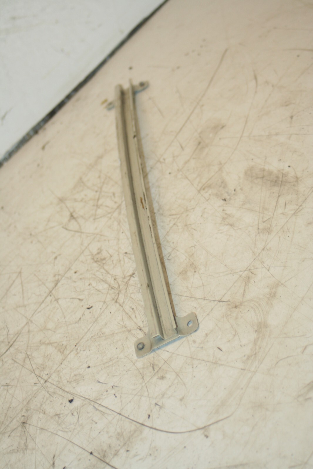 2000 MERCEDES C CLASS W202. DRIVER SIDE FRONT WINDOW RUNNER GUIDE - Image 3