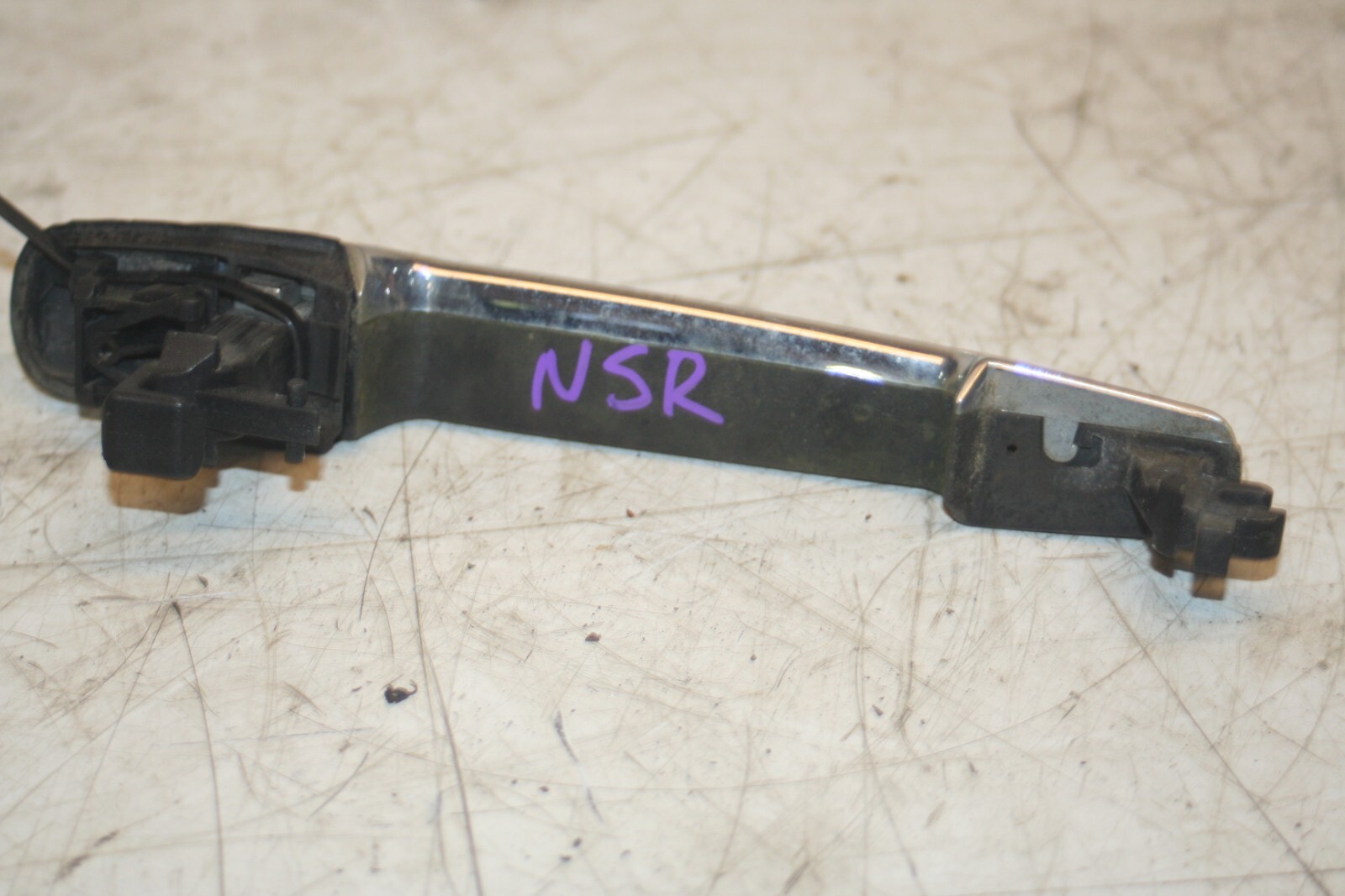 2000 MERCEDES C CLASS W202. PASSENGER SIDE REAR DOOR HANDLE - Image 3