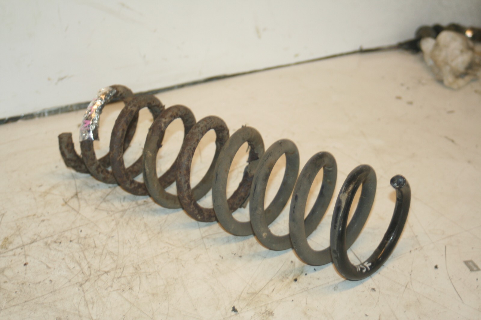 2000 MERCEDES C CLASS W202. PASSENGER SIDE FRONT SUSPENSION SPRING - Image 2