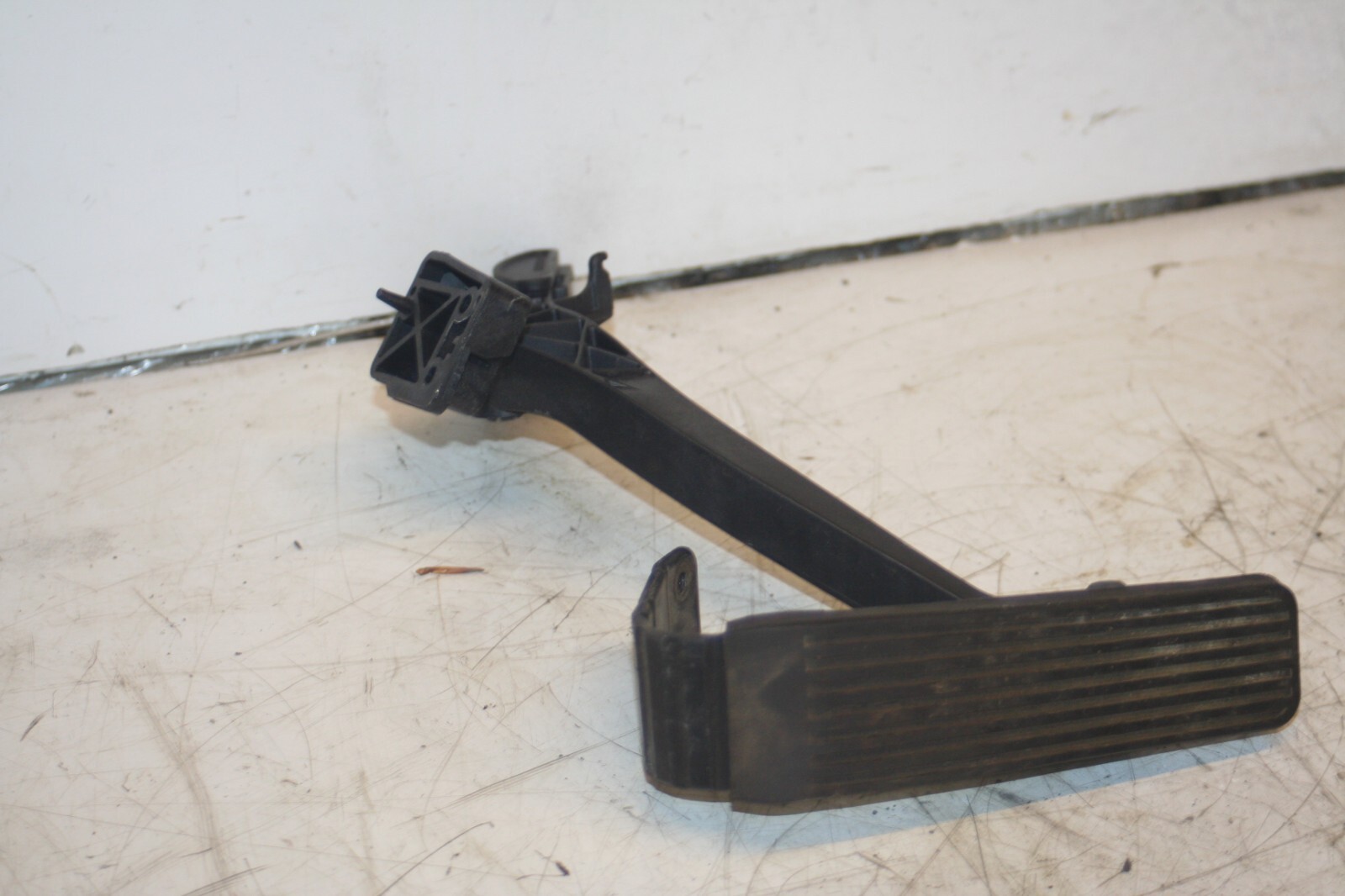 2000 MERCEDES C CLASS W202. ACCELERATOR PEDAL - Image 2