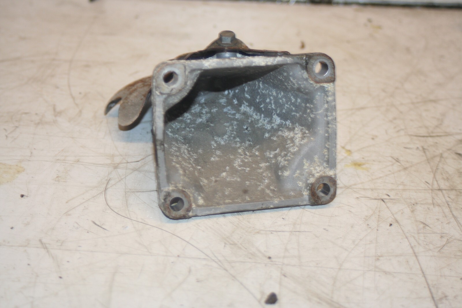 2000 MERCEDES C CLASS W202. ENGINE MOUNT - Image 4