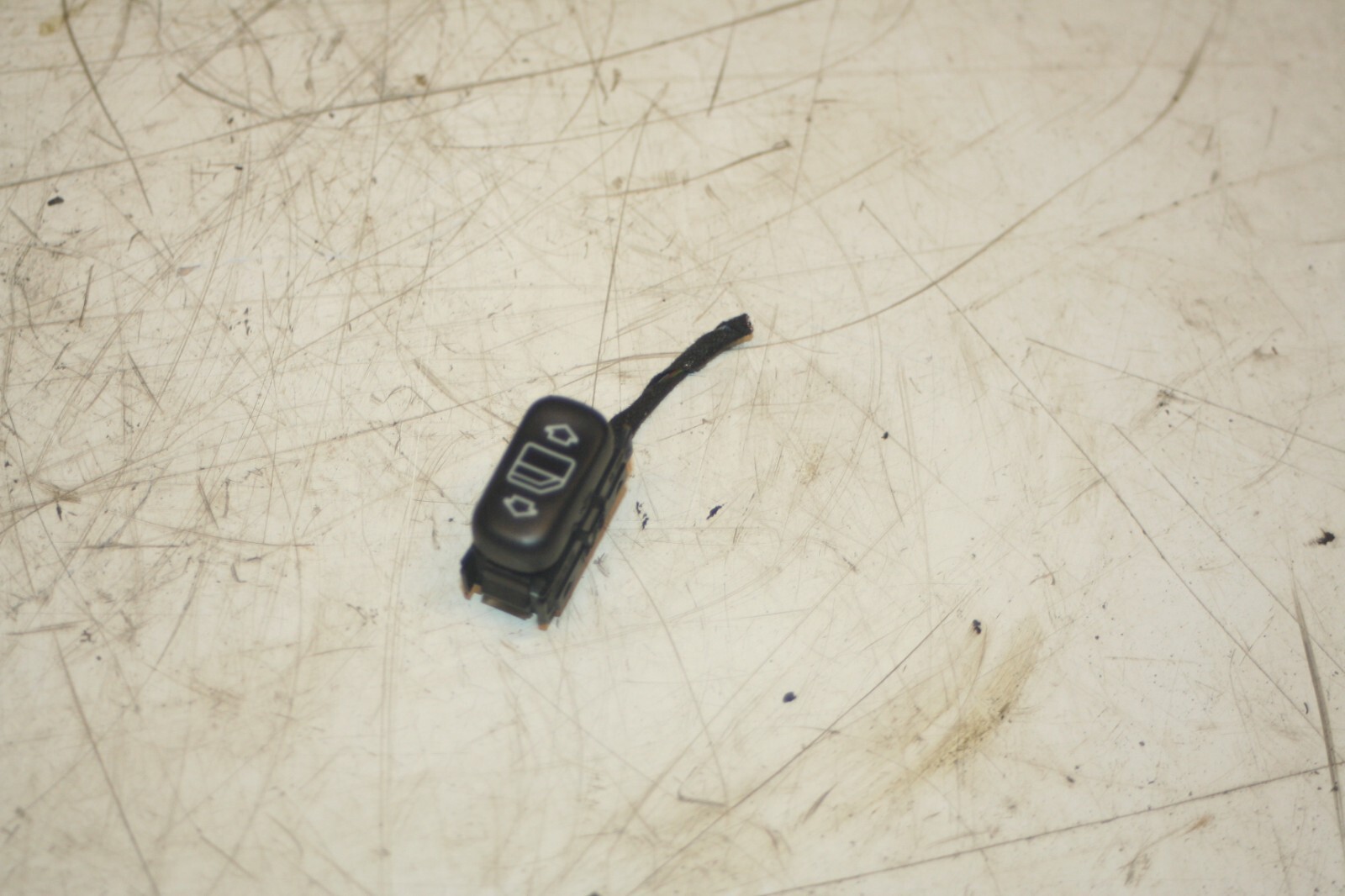 2000 MERCEDES C CLASS W202. ELECTRIC WINDOW SWITCH