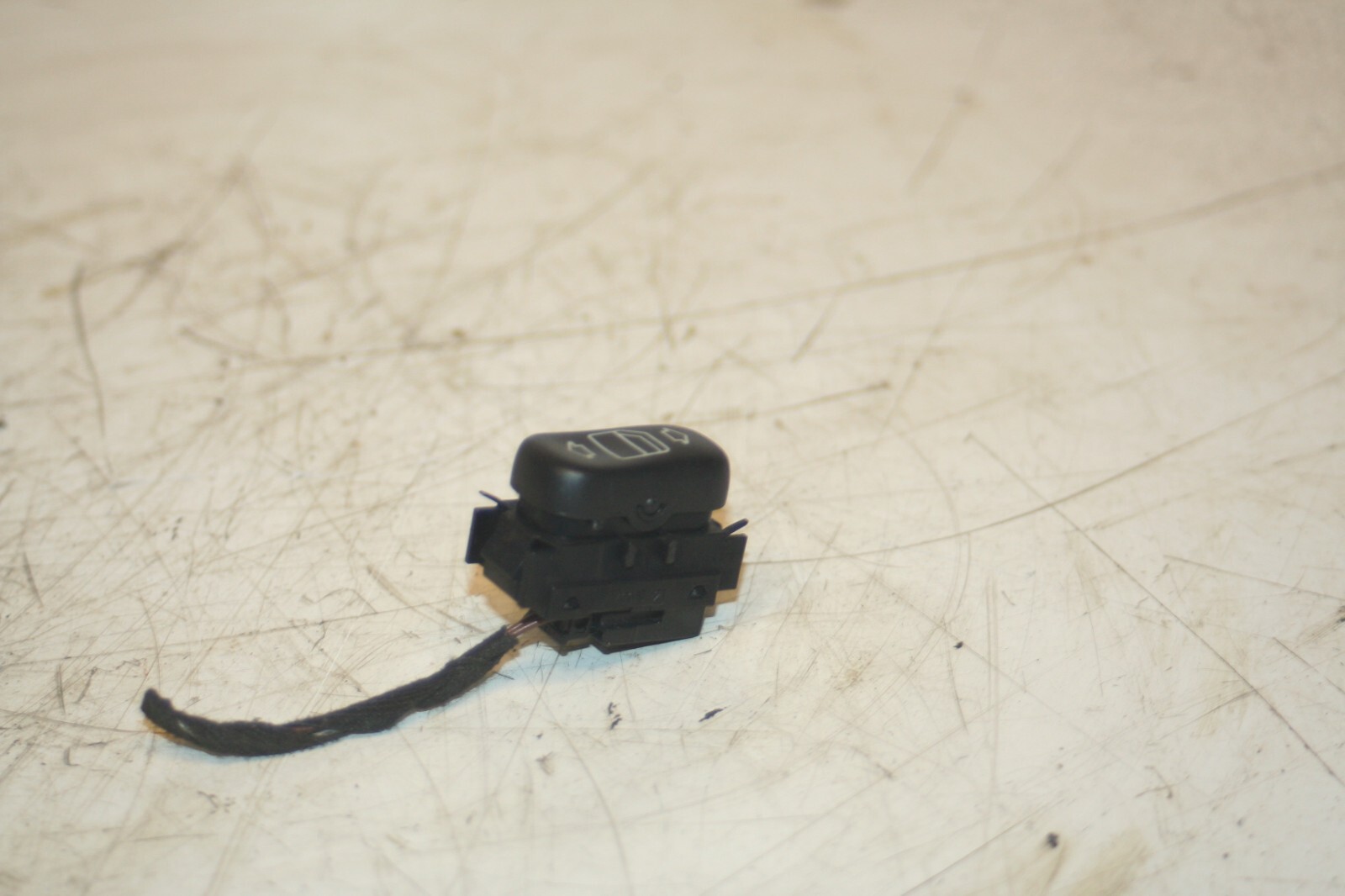 2000 MERCEDES C CLASS W202. ELECTRIC WINDOW SWITCH - Image 3