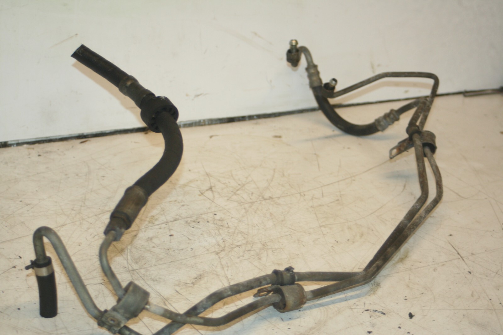 2000 MERCEDES C CLASS W202. POWER STEERING PIPES - Image 2