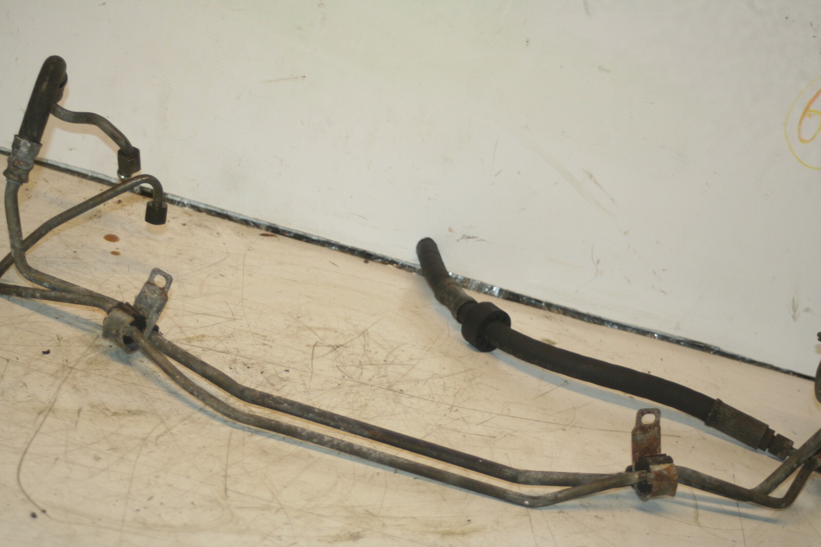 2000 MERCEDES C CLASS W202. POWER STEERING PIPES - Image 4
