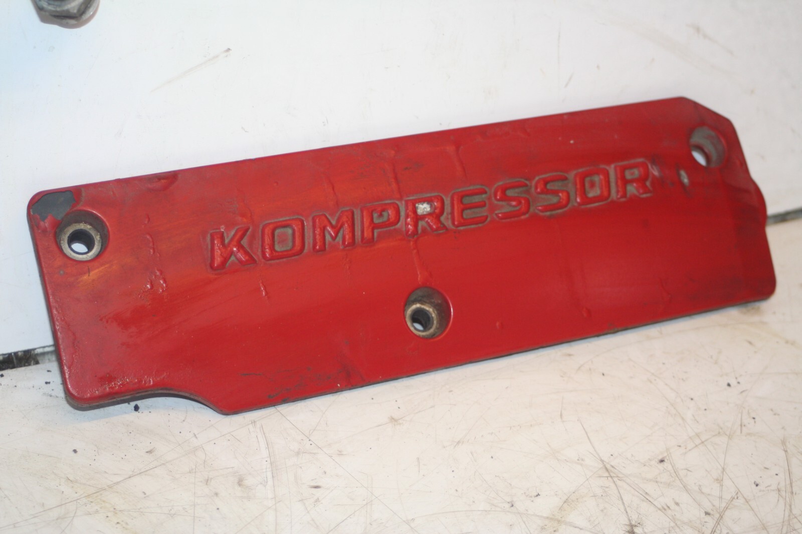2000 MERCEDES C CLASS W202. COMPRESSOR ENGINE COVER - Image 2