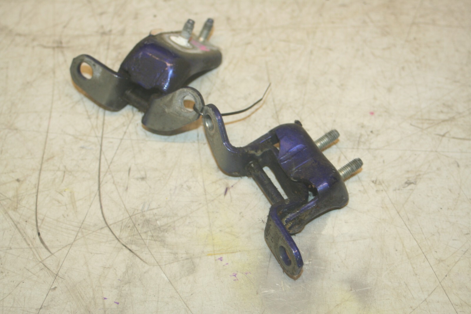 (98) TOYOTA RAV 4 MK1. PASSENGER SIDE REAR DOOR HINGES - Image 3