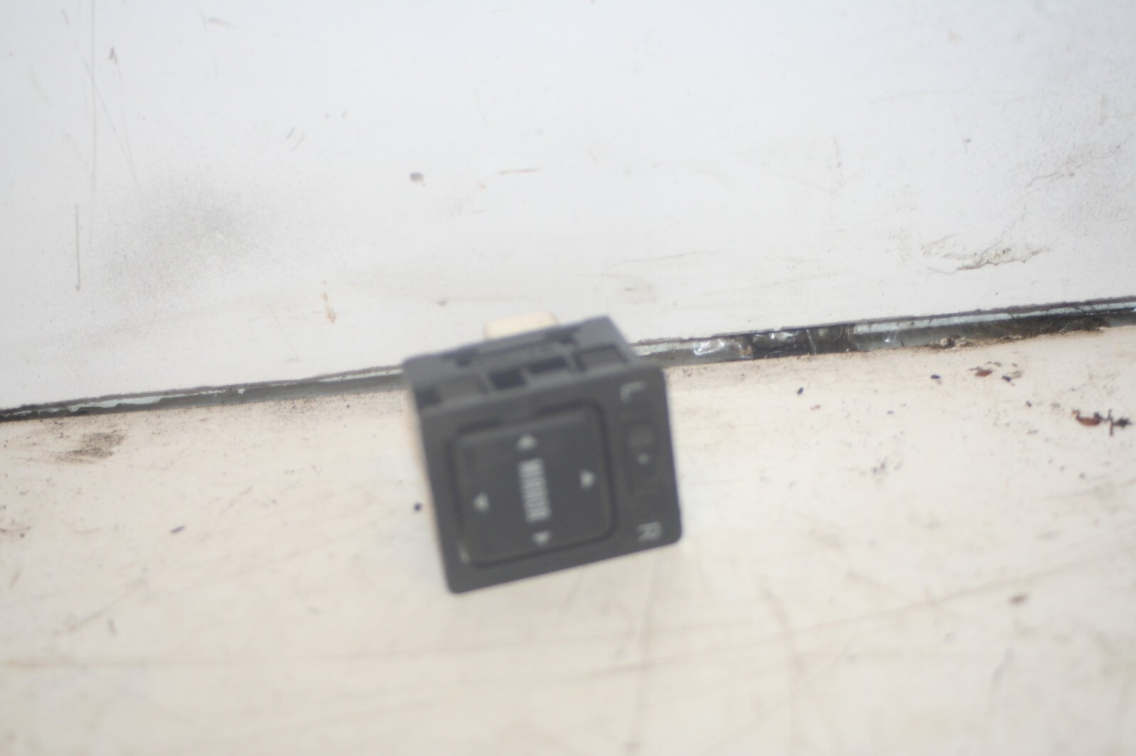 (98) TOYOTA RAV 4 MK1. WING MIRROR CONTROL SWITCH ADJUSTER - Image 2