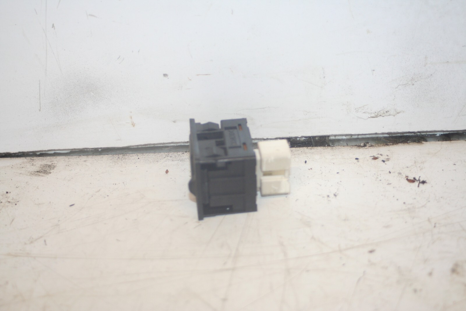 (98) TOYOTA RAV 4 MK1. WING MIRROR CONTROL SWITCH ADJUSTER - Image 4