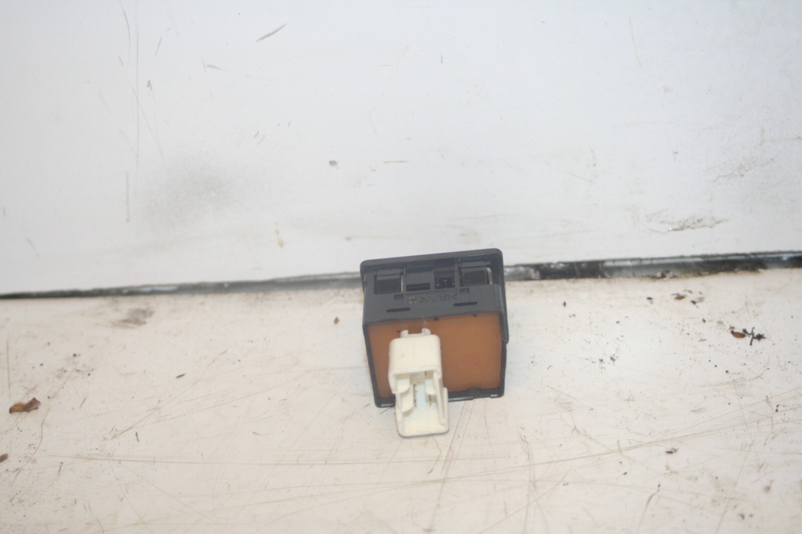 (98) TOYOTA RAV 4 MK1. WING MIRROR CONTROL SWITCH ADJUSTER - Image 5