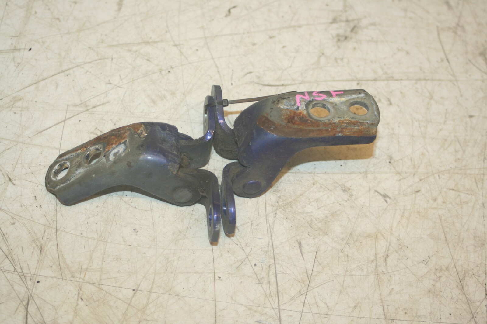 (98) TOYOTA RAV 4 MK1. DRIVER SIDE FRONT DOOR HINGES - Image 3
