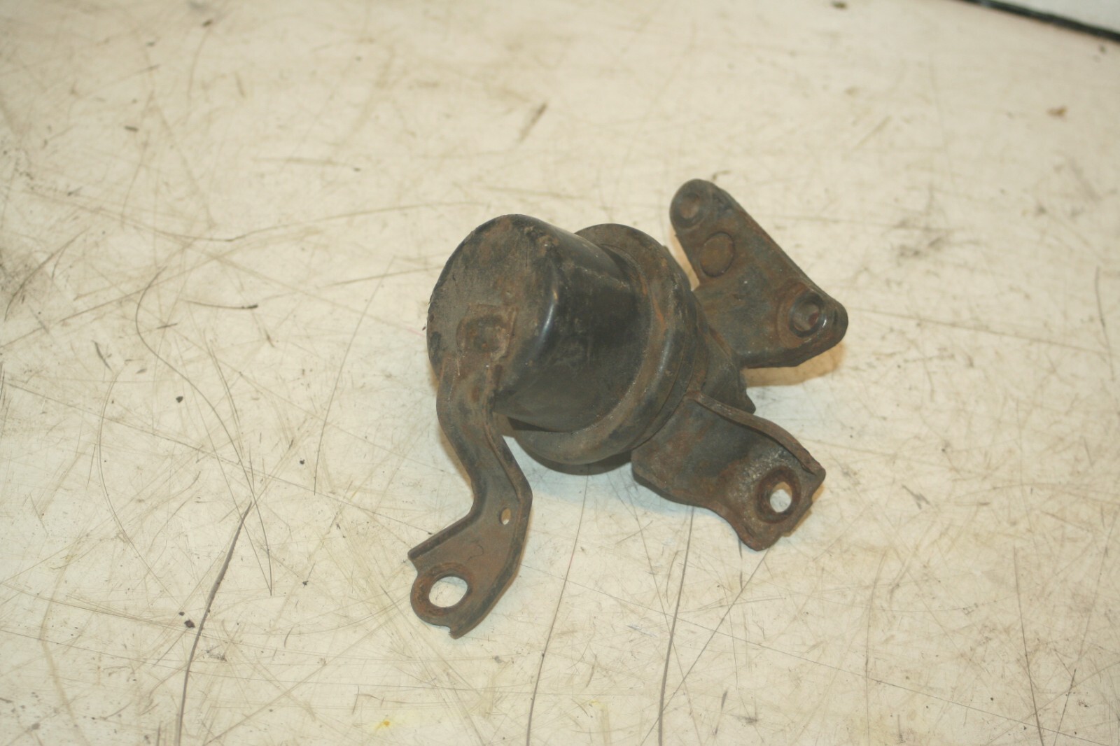(98) TOYOTA RAV 4 MK1. ENGINE MOUNT