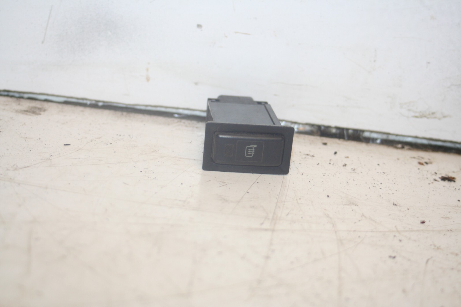 (98) TOYOTA RAV 4 MK1. HEATED MIRROR SWITCH