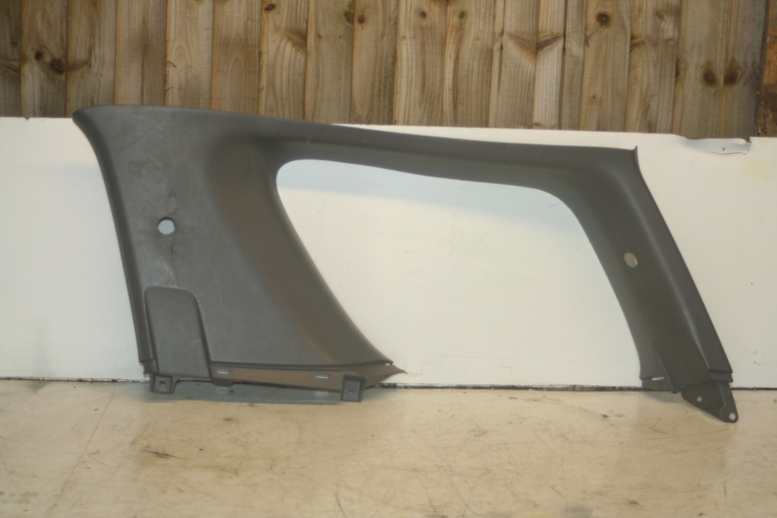 (99) TOYOTA RAV 4 3 DOOR. PASSENGER SIDE REAR UPPER TRIM