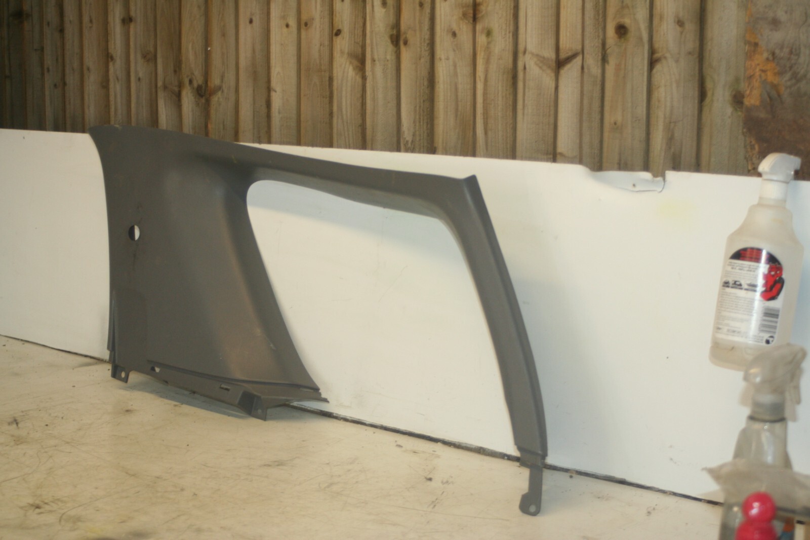 (99) TOYOTA RAV 4 3 DOOR. PASSENGER SIDE REAR UPPER TRIM - Image 2