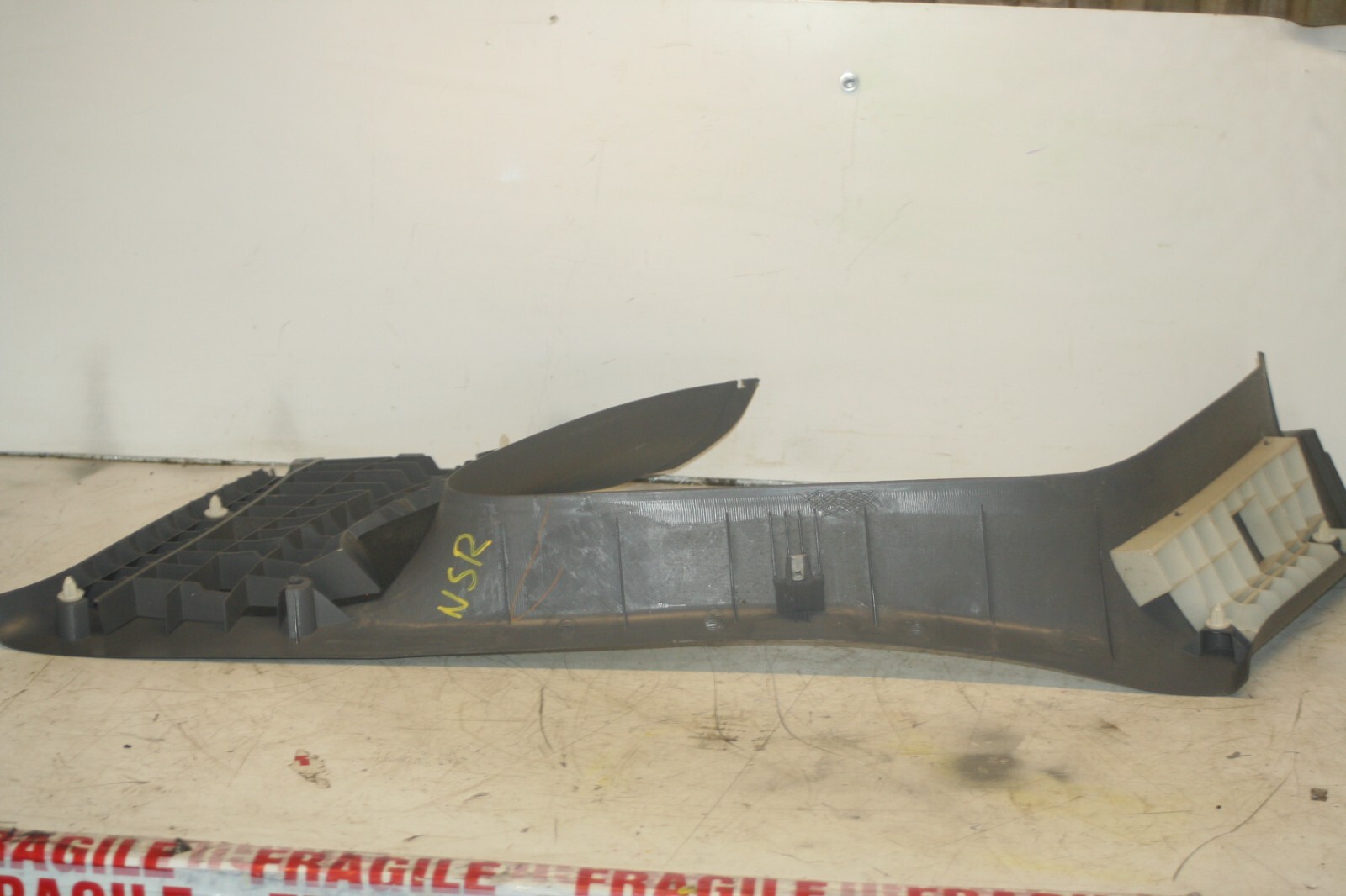 (99) TOYOTA RAV 4 3 DOOR. PASSENGER SIDE REAR UPPER TRIM - Image 4