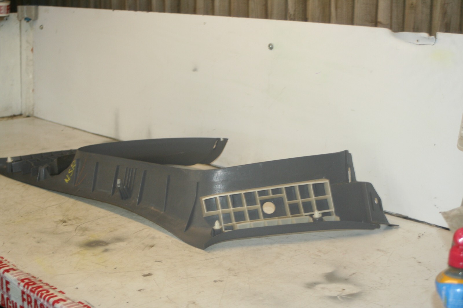 (99) TOYOTA RAV 4 3 DOOR. PASSENGER SIDE REAR UPPER TRIM - Image 5