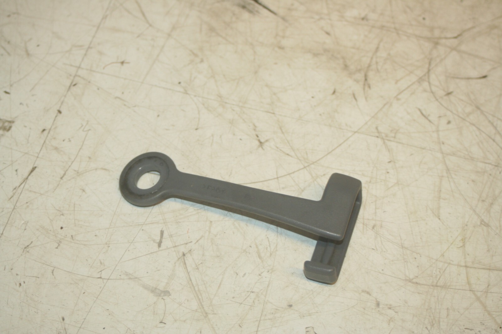 (99) TOYOTA RAV 4 3 DOOR. SEAT BELT HOLDER