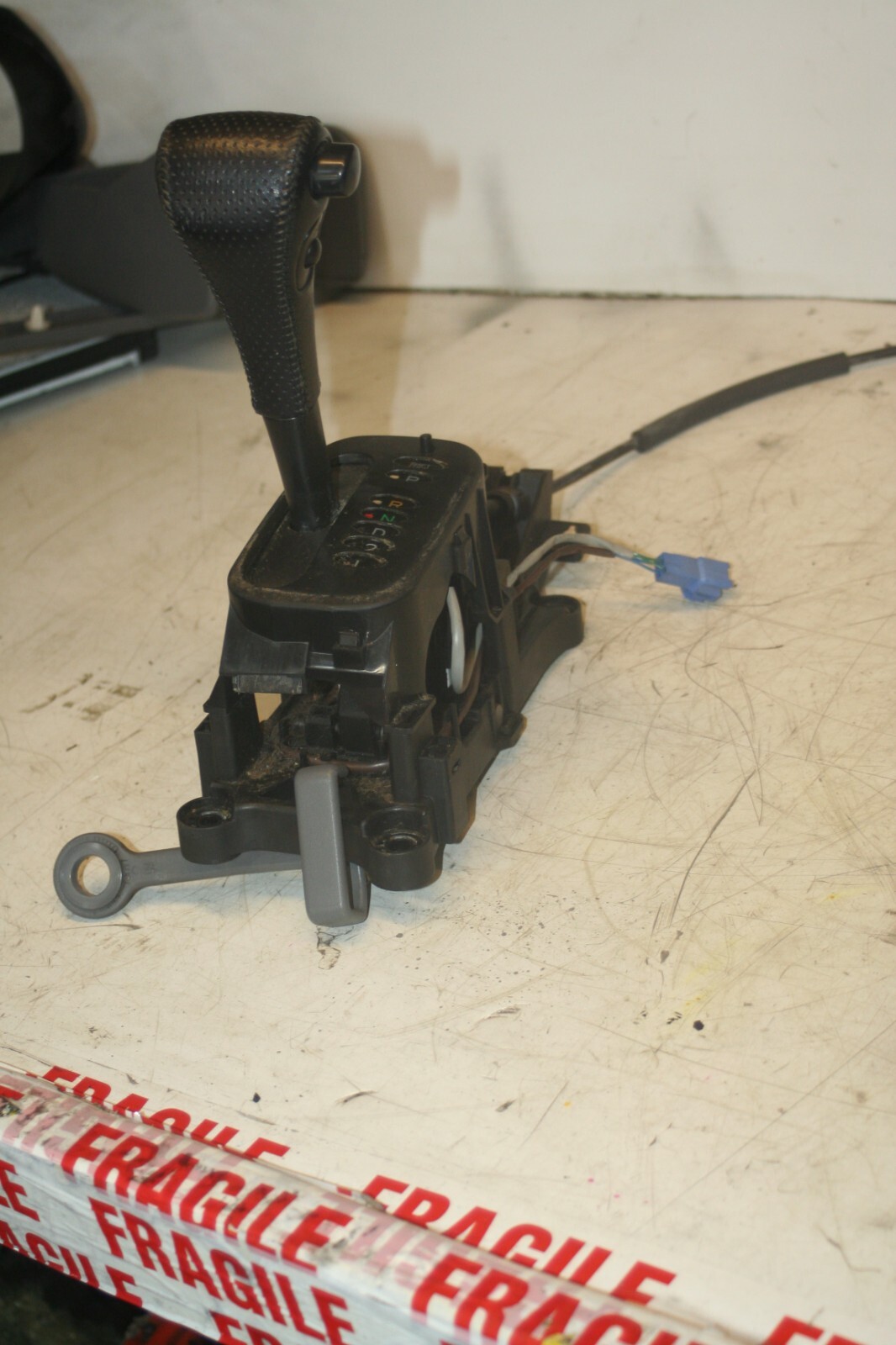 (99) TOYOTA RAV 4 3 DOOR. AUTOMATIC GEAR SELECTOR - Image 3