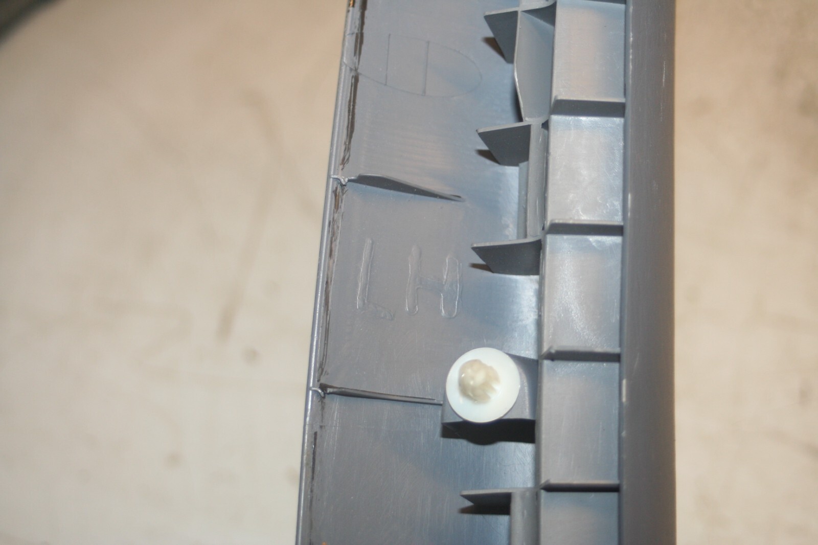 (99) TOYOTA RAV 4 3 DOOR. A PILLAR TRIM PASSENGER SIDE - Image 3
