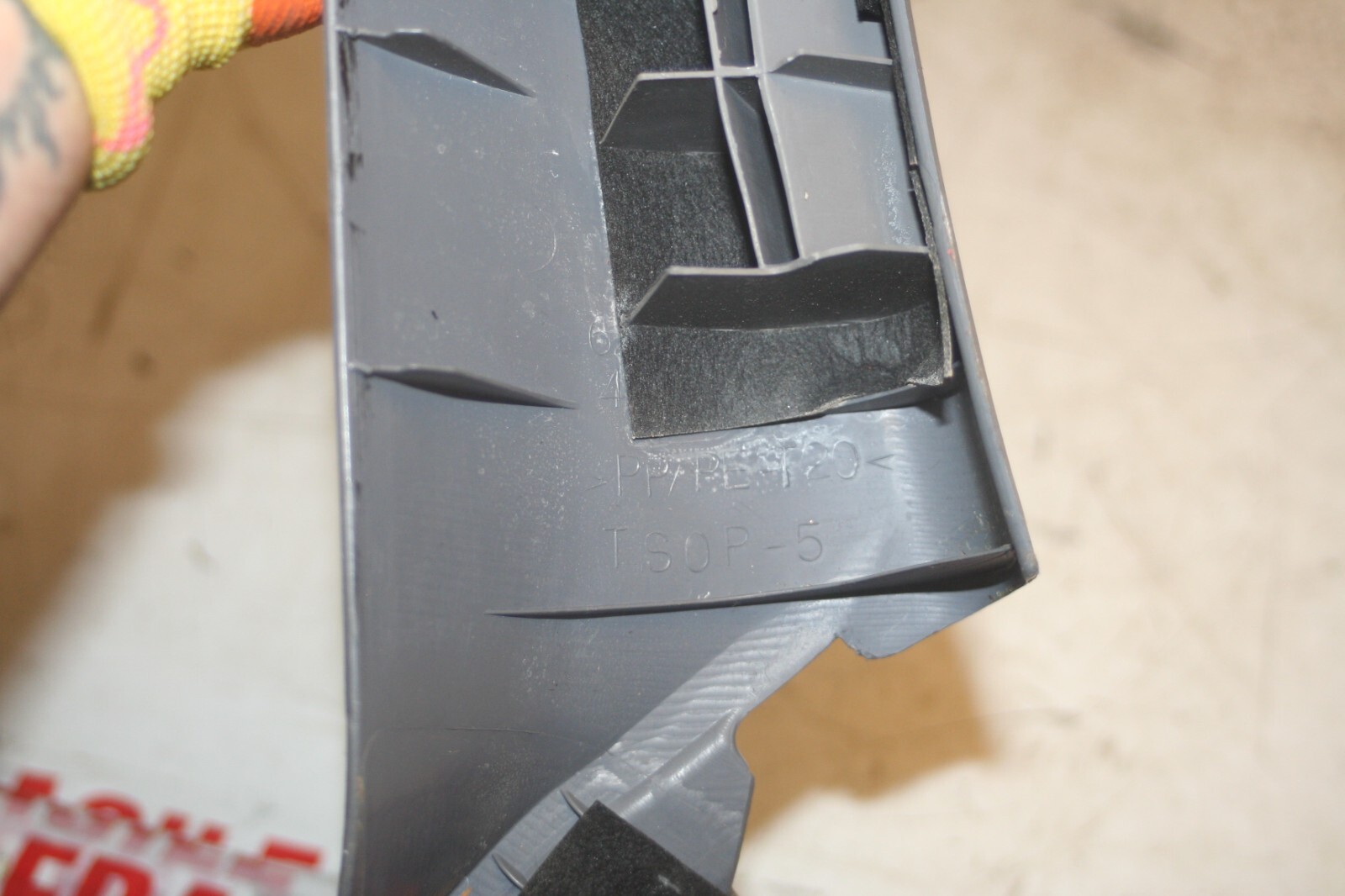 (99) TOYOTA RAV 4 3 DOOR. A PILLAR TRIM PASSENGER SIDE - Image 4