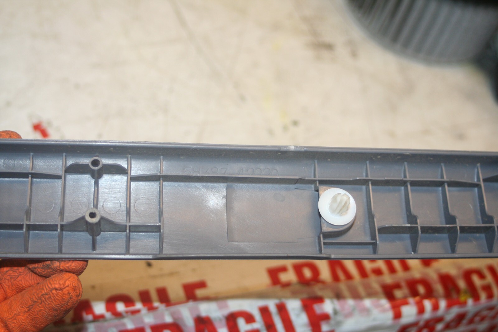 (99) TOYOTA RAV 4 3 DOOR. 58387-42020 INTERIOR TRIM - Image 3