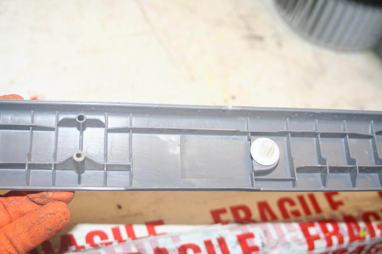 (99) TOYOTA RAV 4 3 DOOR. 58387-42020 INTERIOR TRIM - Image 4