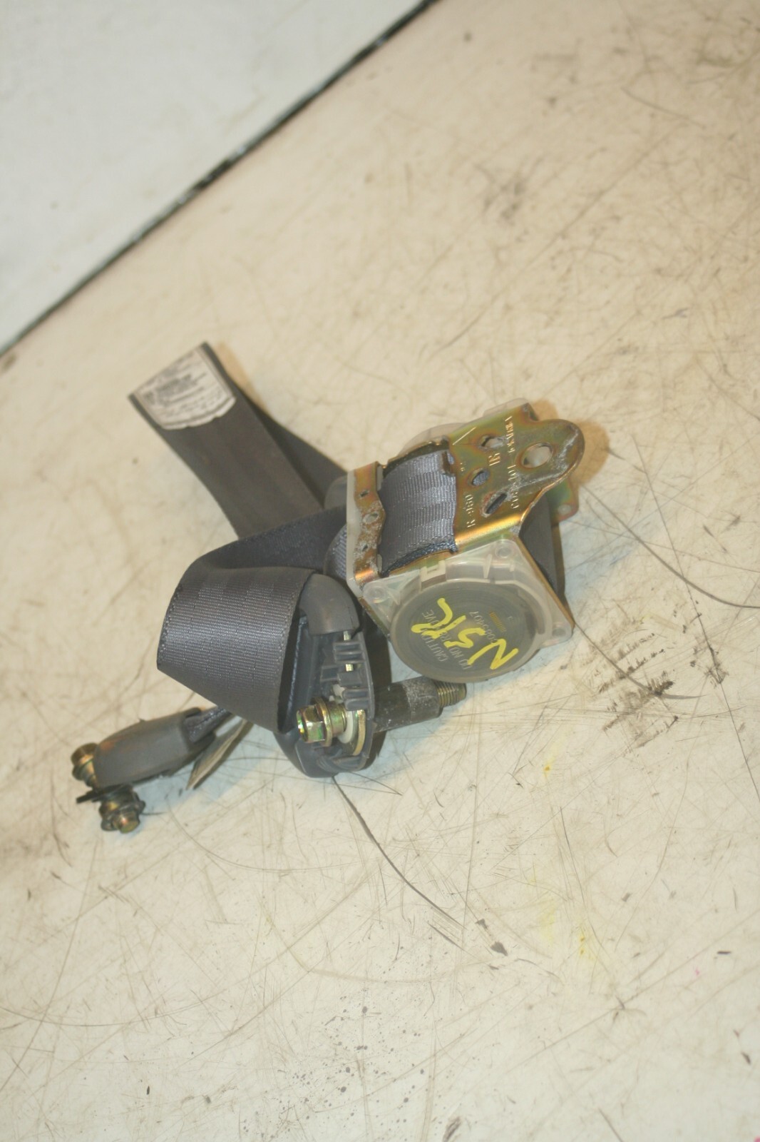 (99) TOYOTA RAV 4 3 DOOR. PASSENGER SIDE REAR SEAT BELT 3 DOOR