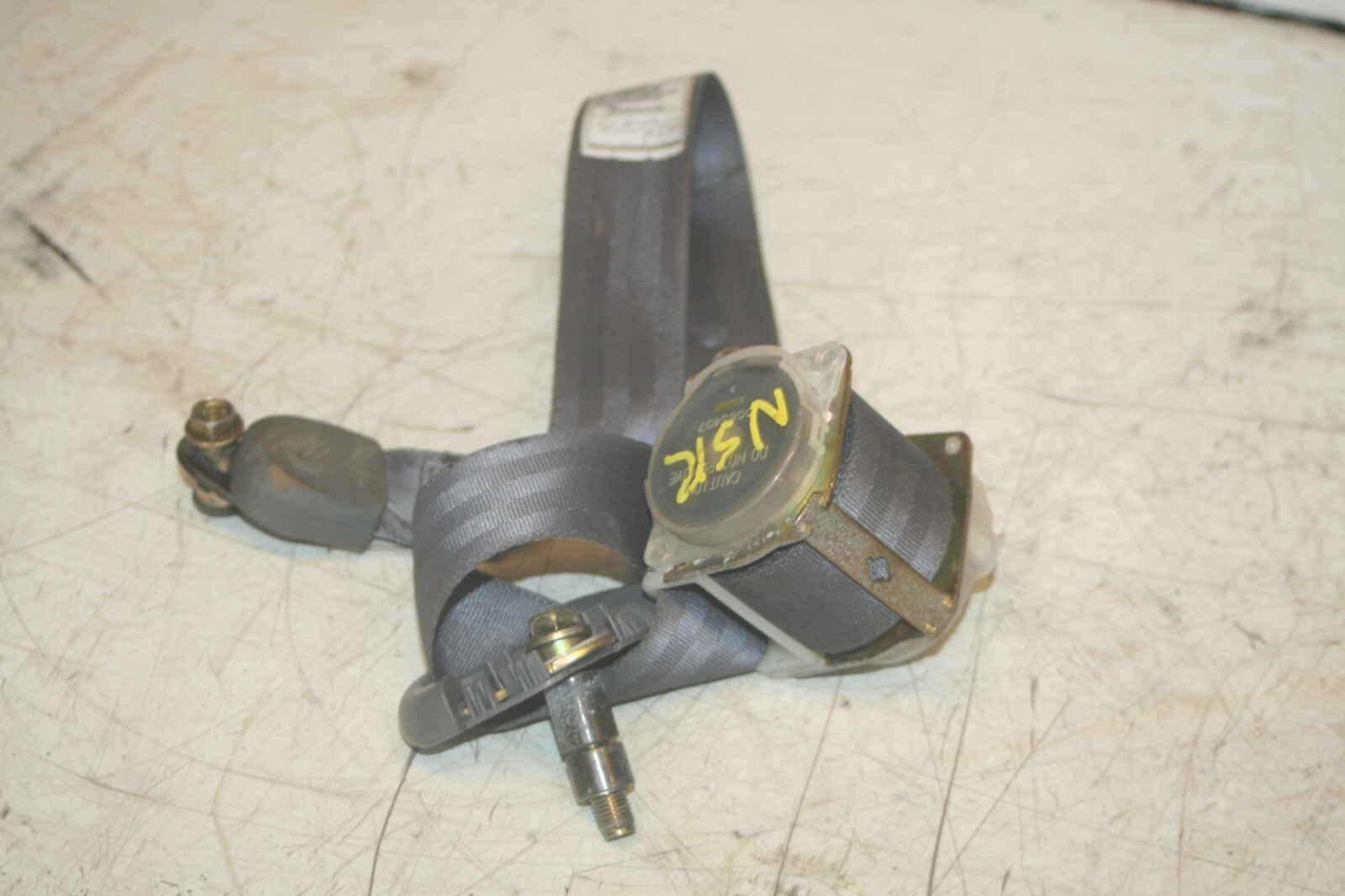 (99) TOYOTA RAV 4 3 DOOR. PASSENGER SIDE REAR SEAT BELT 3 DOOR - Image 2