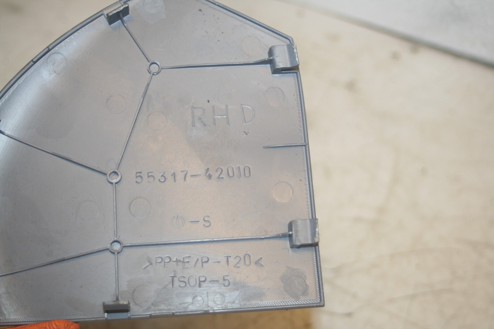 (99) TOYOTA RAV 4 3 DOOR. DASHBOARD END TRIM 55317-42010 - Image 3