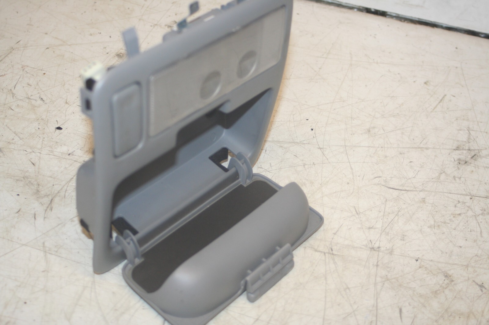 (99) TOYOTA RAV 4 3 DOOR. INTERIOR LIGHT WITH GLASSES STORAGE - Image 2