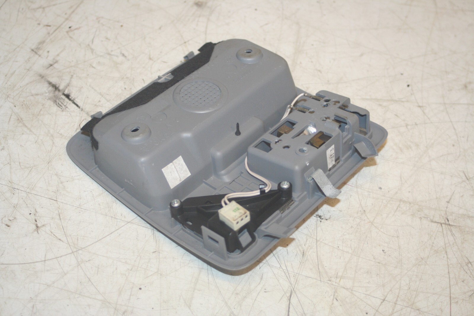 (99) TOYOTA RAV 4 3 DOOR. INTERIOR LIGHT WITH GLASSES STORAGE - Image 4