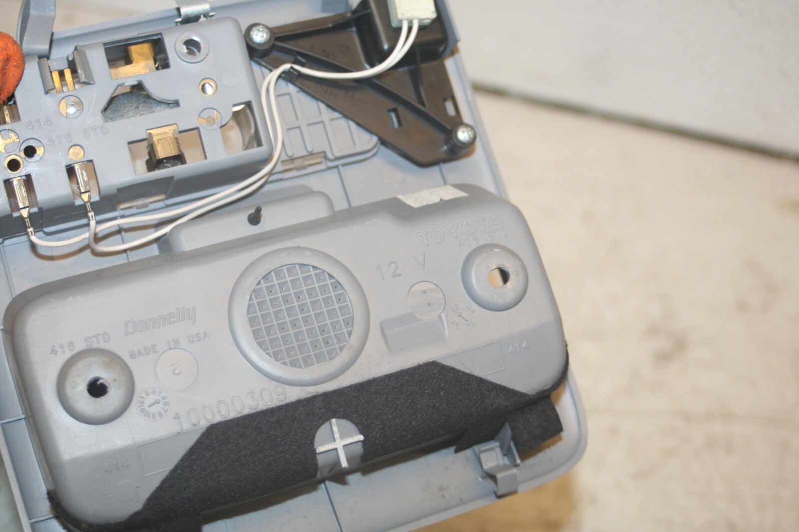 (99) TOYOTA RAV 4 3 DOOR. INTERIOR LIGHT WITH GLASSES STORAGE - Image 6