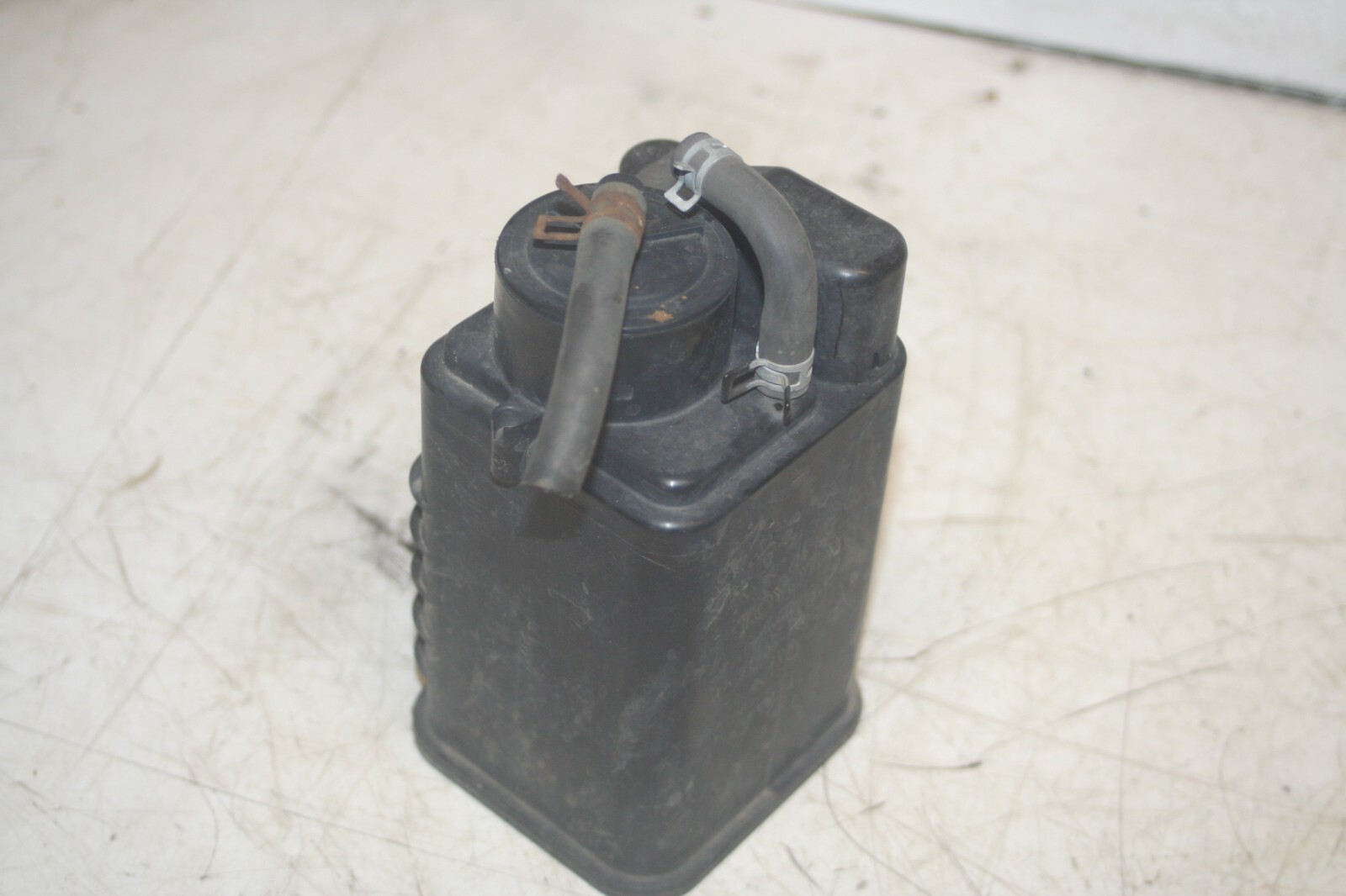 (99) TOYOTA RAV 4 3 DOOR. CHARCOAL CANISTER EVAP 77704-42040 - Image 2