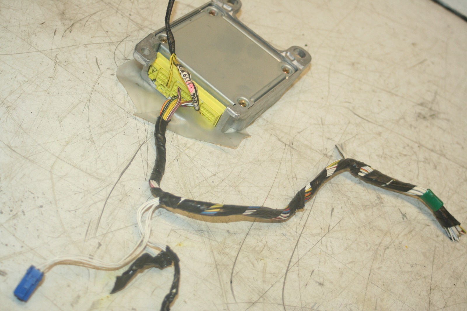 (99) TOYOTA RAV 4 3 DOOR. 89170-42090 AIRBAG ECU SENSOR - Image 2