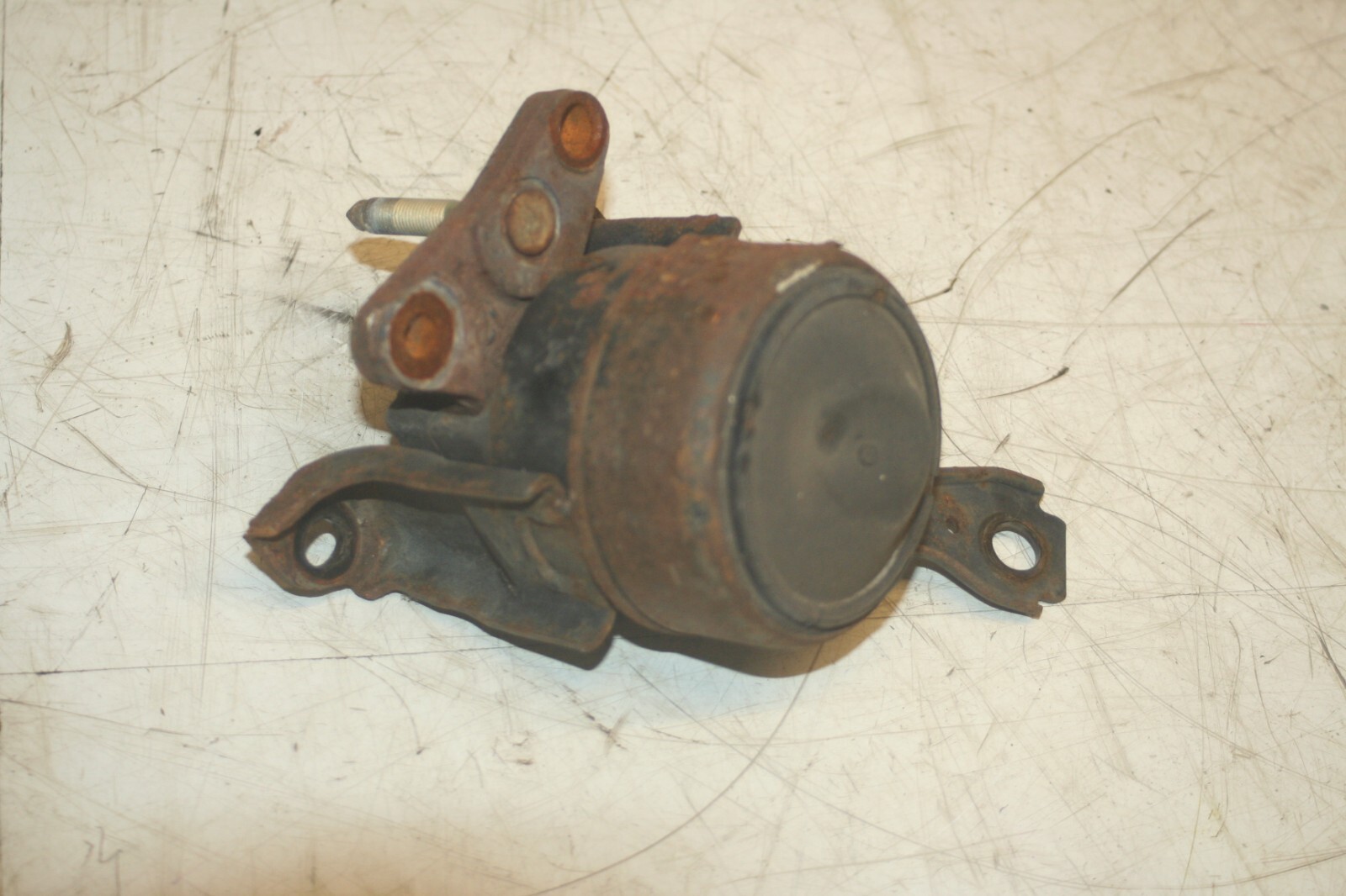 (99) TOYOTA RAV 4 3 DOOR. ENGINE MOUNT - Image 2