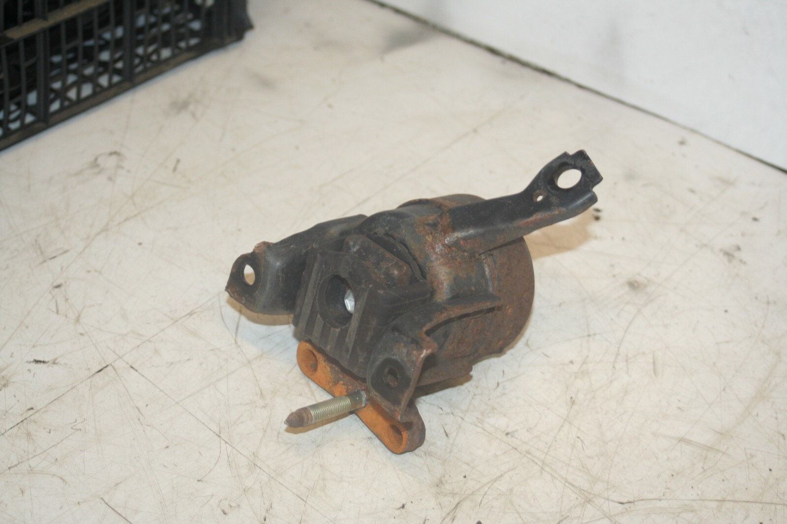 (99) TOYOTA RAV 4 3 DOOR. ENGINE MOUNT - Image 5