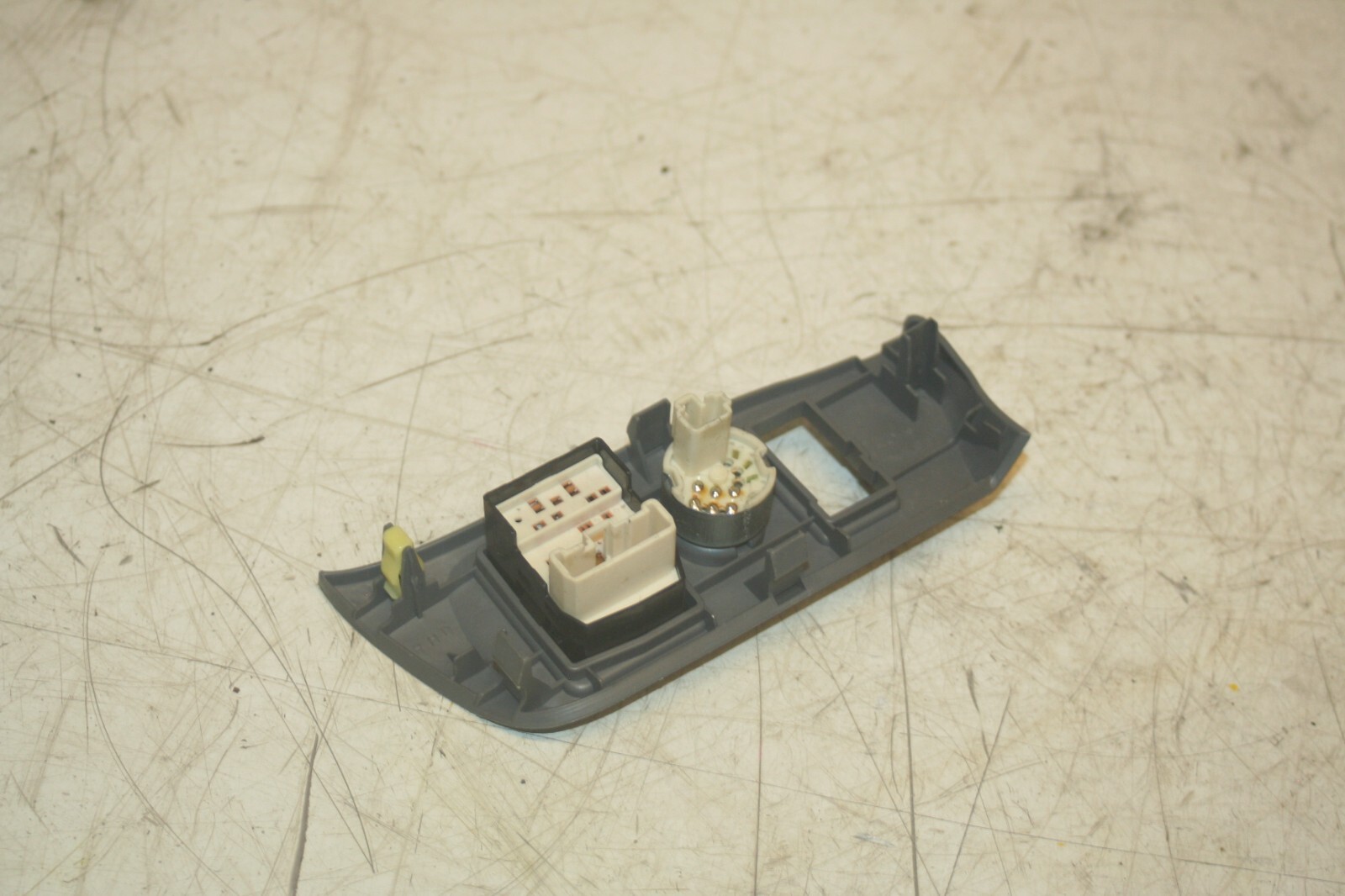 (99) TOYOTA RAV 4 3 DOOR. WING MIRROR CONTROL SWITCH - Image 3