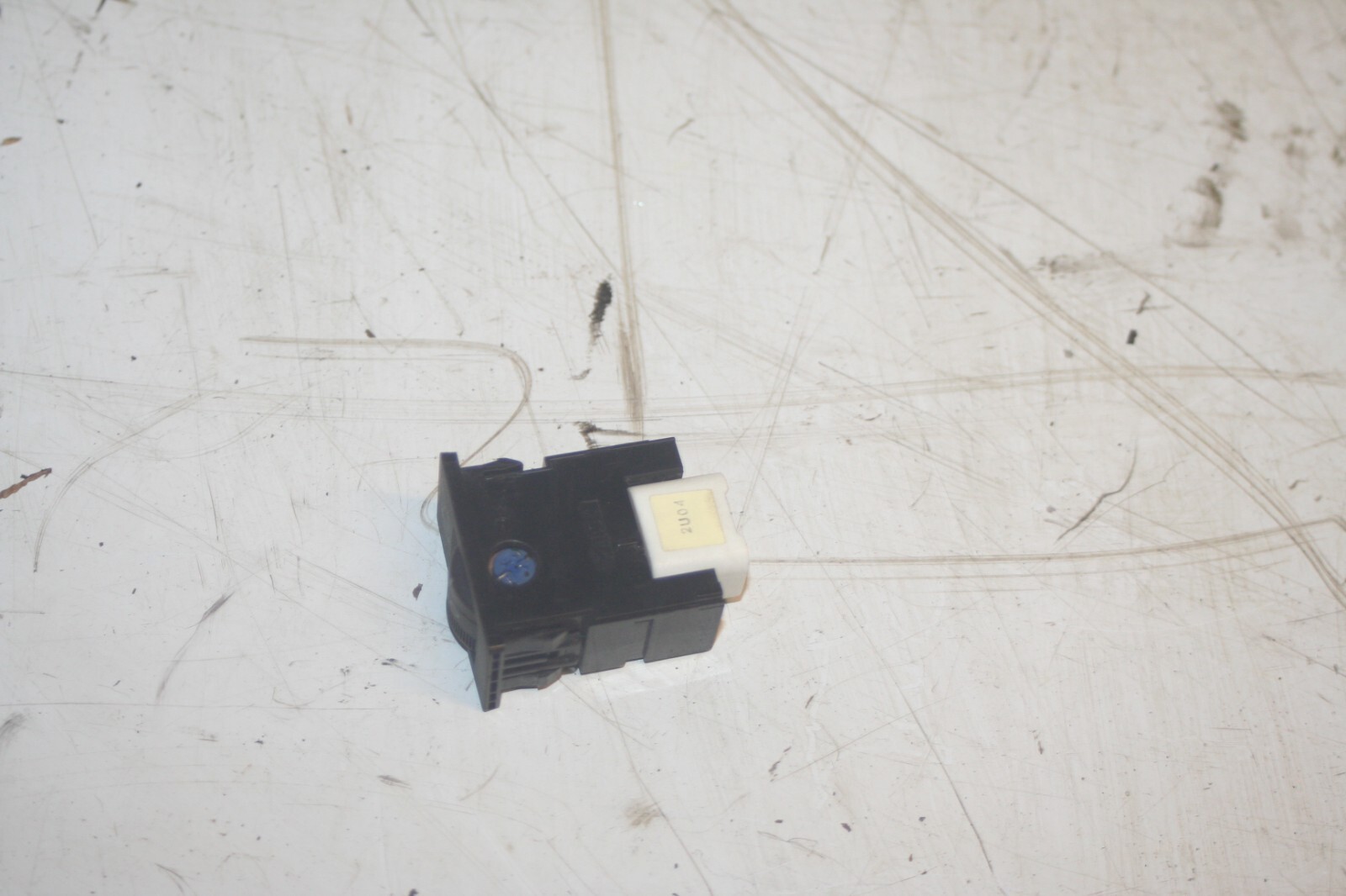 (99) TOYOTA RAV 4 3 DOOR. HEAD LIGHT ADJUSTER HEIGHT - Image 2