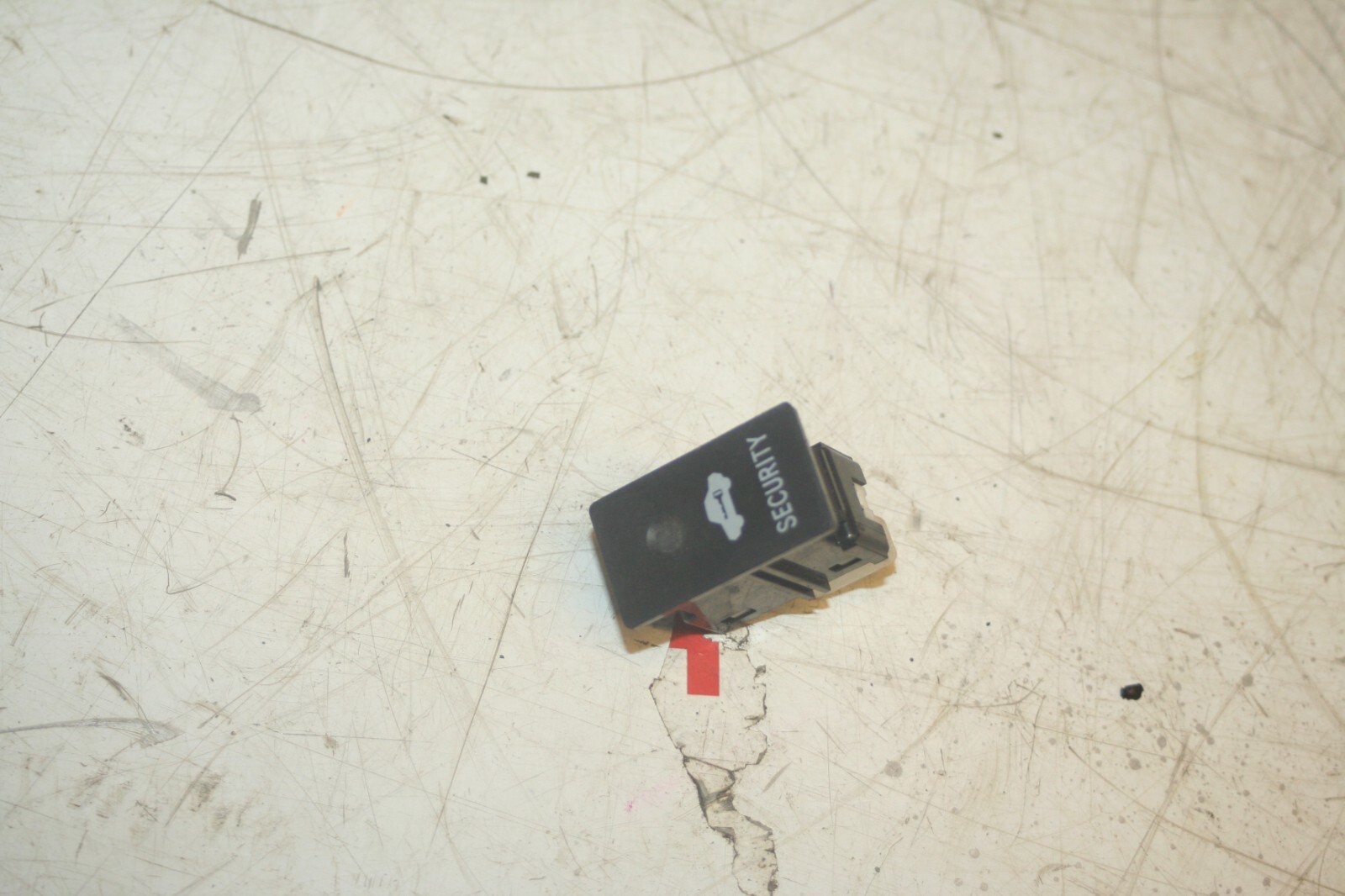 (99) TOYOTA RAV 4 3 DOOR. SECURITY BUTTON