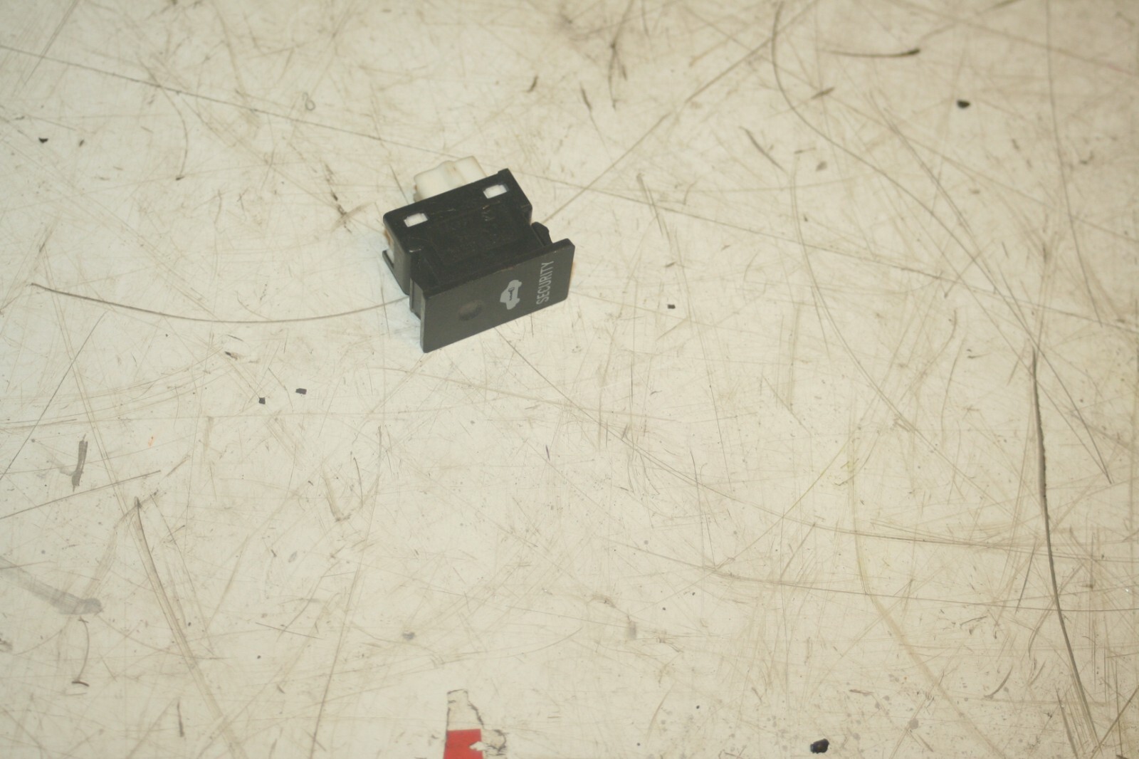 (99) TOYOTA RAV 4 3 DOOR. SECURITY BUTTON - Image 3