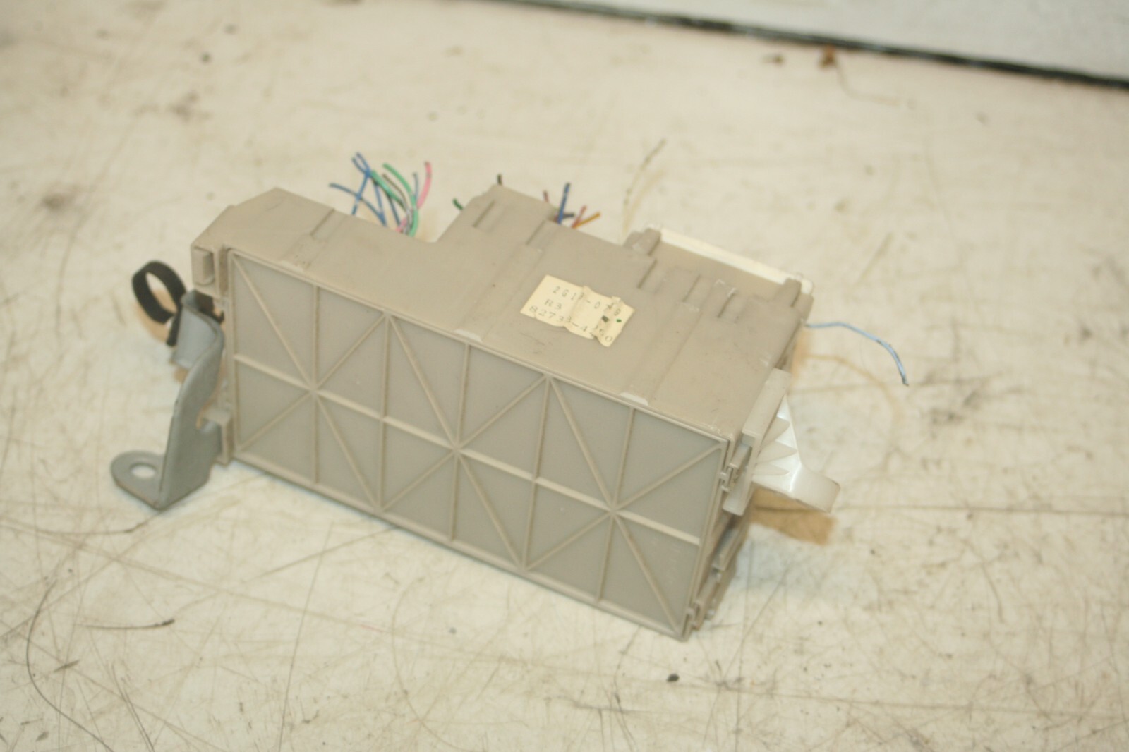 (99) TOYOTA RAV 4 3 DOOR. FUSE BOX BOARD - Image 2