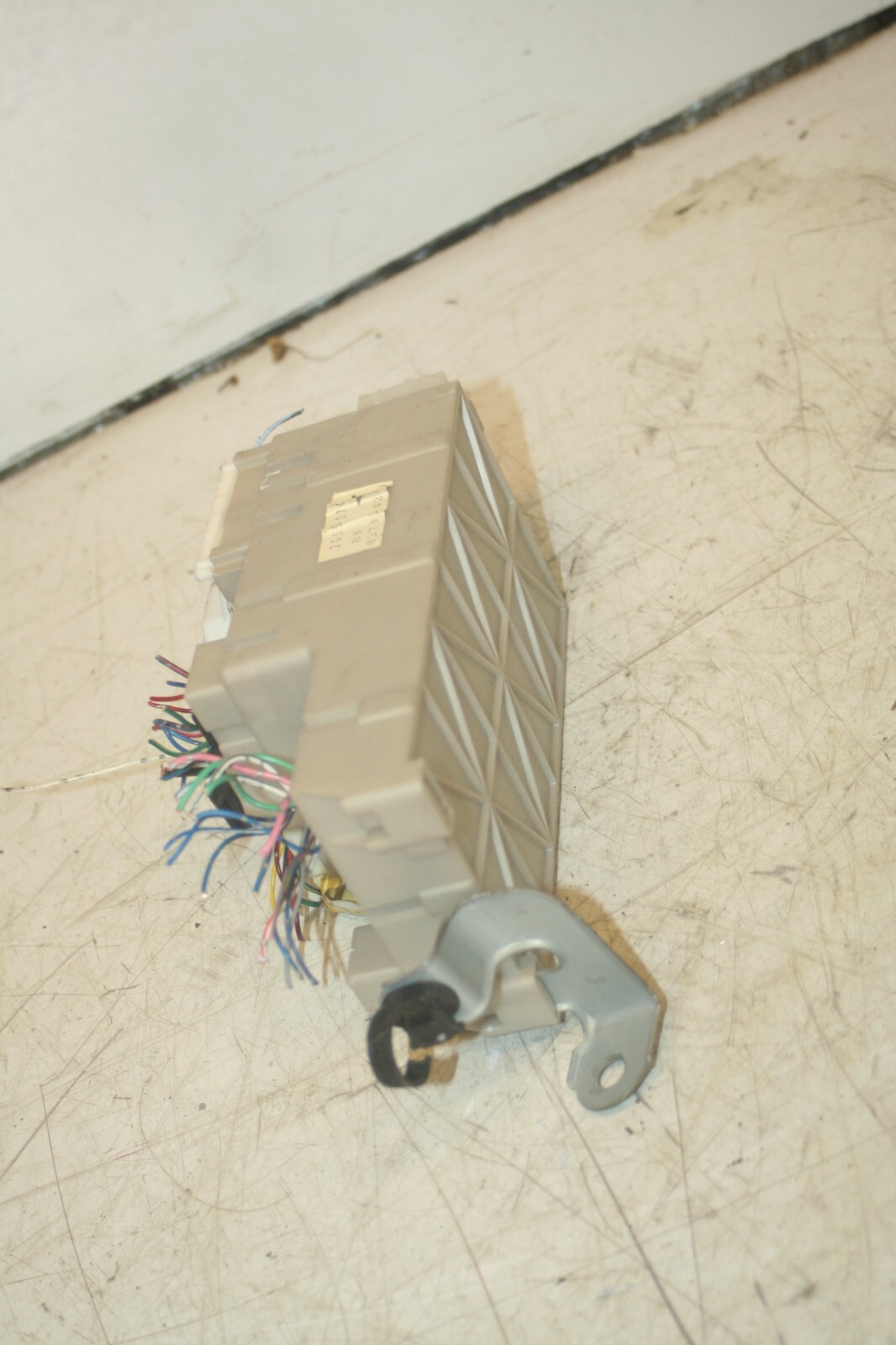 (99) TOYOTA RAV 4 3 DOOR. FUSE BOX BOARD - Image 3
