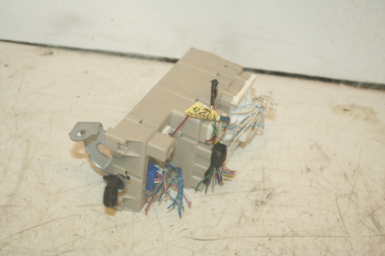 (99) TOYOTA RAV 4 3 DOOR. FUSE BOX BOARD - Image 4