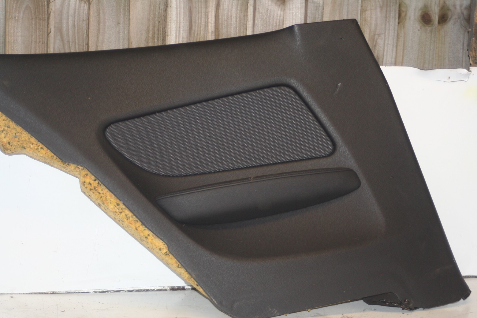 (95) 2010 BMW 1 SERIES E82. PASSENGER SIDE REAR SIDE TRIM PANEL