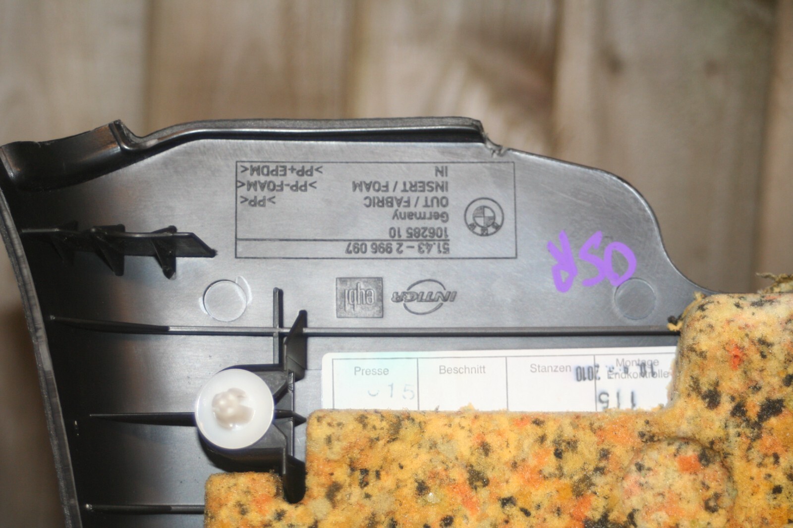 (95) 2010 BMW 1 SERIES E82. DRIVER SIDE REAR SIDE TRIM PANEL - Image 4