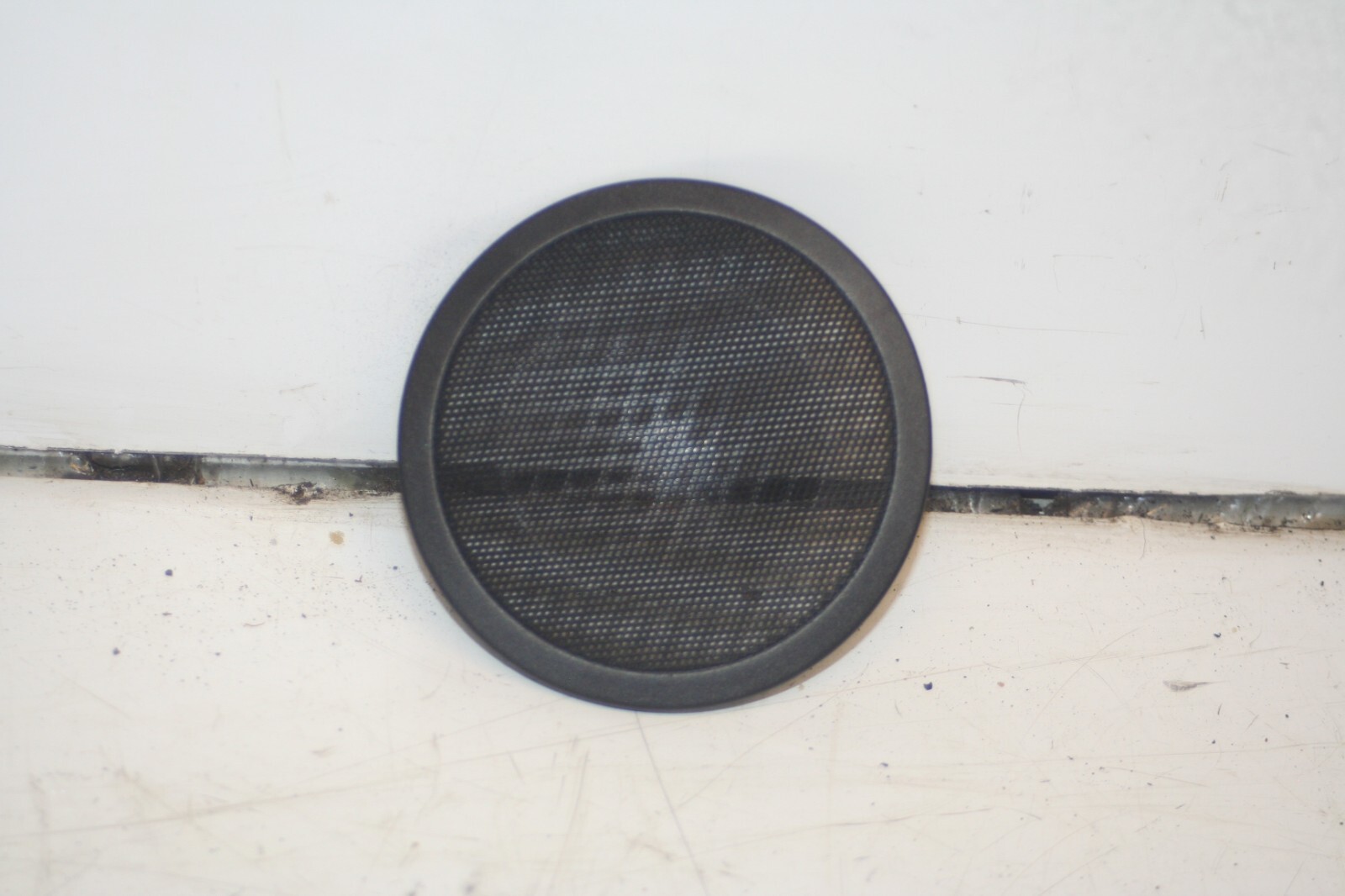 (95) 2010 BMW 1 SERIES E82. SPEAKER GRILLE