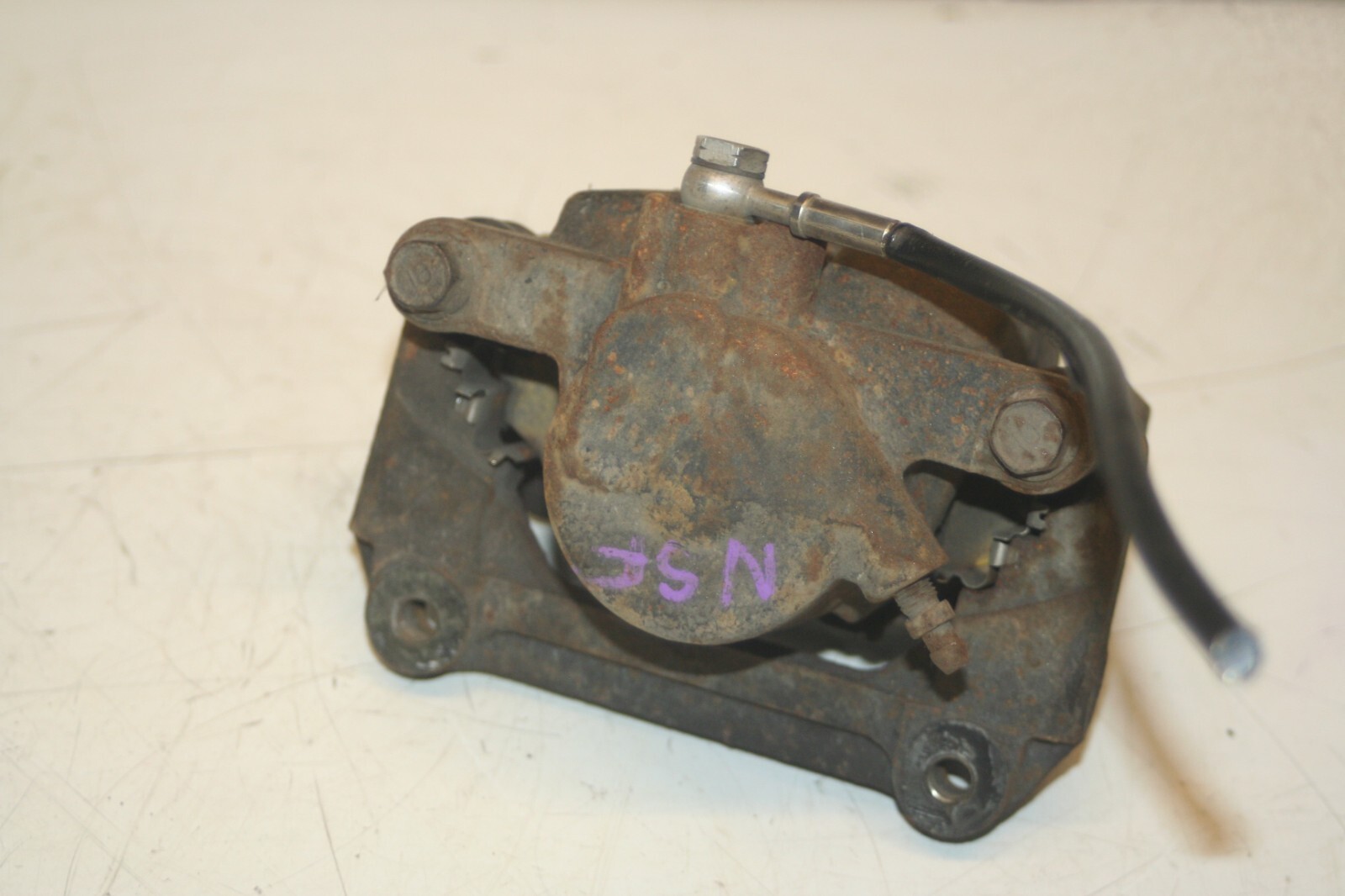 (95) 2010 BMW 1 SERIES E82. MX5 PASSENGER FRONT BRAKE CALIPER - Image 4
